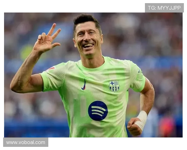 莱万多夫斯基在巴萨体系中的角色变化与战术适应分析