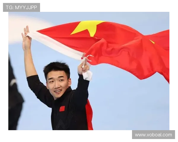 高亭宇训练完直接睡冰场边上,这人是真不怕冷还是拿身体当冰箱用啊? 高亭宇训练完直接睡冰场边上,这人是真不怕冷还是拿身体当冰箱用啊?